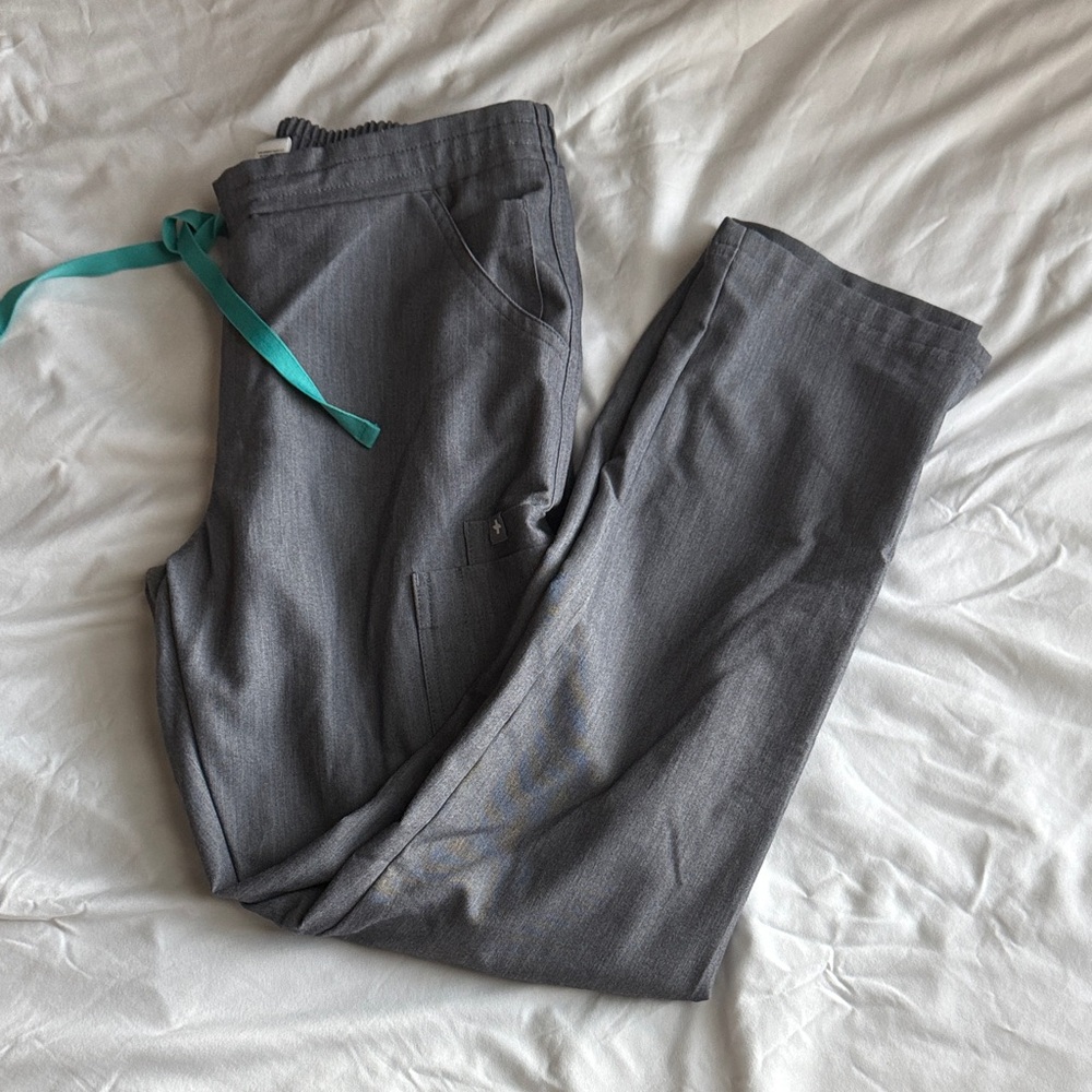 Figs Yola skinny scrub pant in Graphite, XSP
